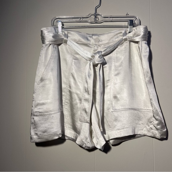 Banana Republic Pants - NWT Banana Republic Women’s Utility Shorts Color Snowday Size 14